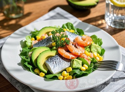 若需生食生牛油果,可搭配风味浓郁食材中和寡淡苦涩 若需生食生牛油果,可搭配风味浓郁食材中和寡淡苦涩