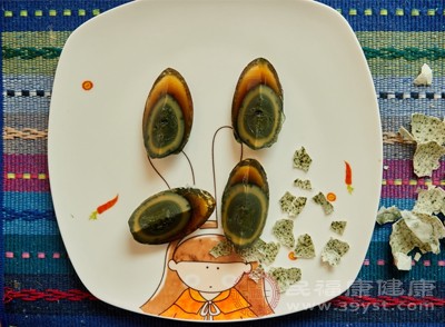 由于皮蛋钠含量高,高血压患者应尽量少吃或不吃皮蛋 由于皮蛋钠含量高,高血压患者应尽量少吃或不吃皮蛋