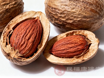 肉豆蔻中含有大量挥发油，含量可达6%-15%