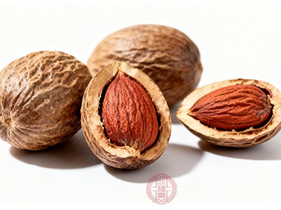 肉豆蔻性温，味辛，归脾、胃、大肠经
