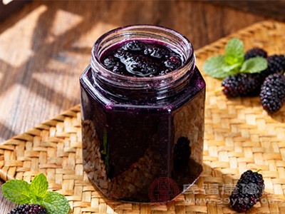 桑葚膏有助于调节内分泌,改善月经不调、闭经等问题 桑葚膏有助于调节内分泌,改善月经不调、闭经等问题