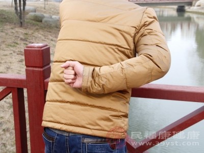 强直性脊柱炎是一种慢性炎症性疾病,主要侵犯脊柱、骶髂关节等部位 强直性脊柱炎是一种慢性炎症性疾病,主要侵犯脊柱、骶髂关节等部位