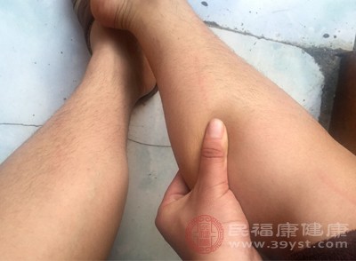 小腿肚子抽筋疼得嗷嗷叫 原因这就给你盘清楚