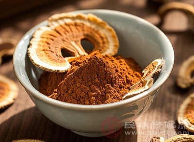 正在服用抗凝血药、降压药、降糖药等药物的人群，食用灵芝前应咨询医生，了解是否存在药物相互作用，避免自行食用导致健康问题