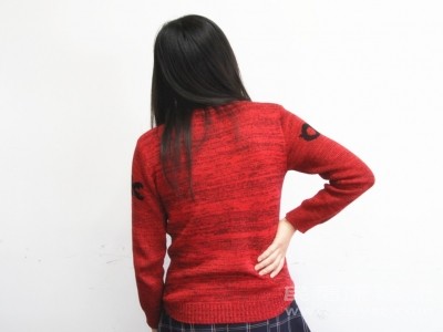 胆囊炎、胆结石发作时，疼痛可向右肩背部放射，导致背心疼