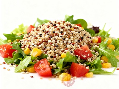 烹饪前，建议将藜麦用清水浸泡1-2小时