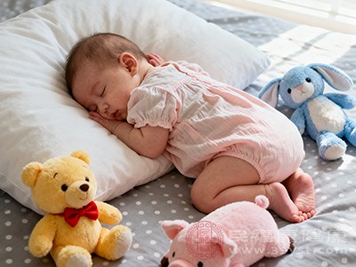 宝宝的体温调节能力较弱,对睡眠环境的温度和湿度比较敏感 宝宝的体温调节能力较弱,对睡眠环境的温度和湿度比较敏感