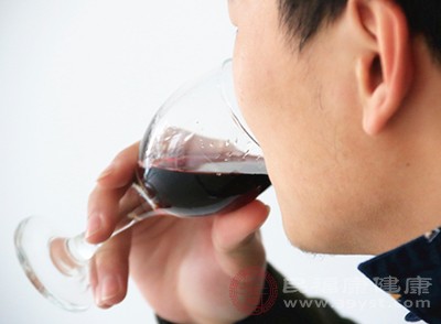 酒精饮品是减肥期间阻碍代谢的“体重帮手” 酒精饮品是减肥期间阻碍代谢的“体重帮手”