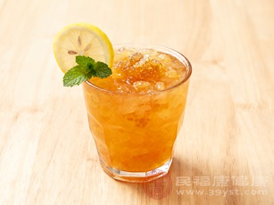 柚子能理气化痰，蜂蜜可润肺止咳，这款茶饮酸甜可口，适合秋冬日常润燥