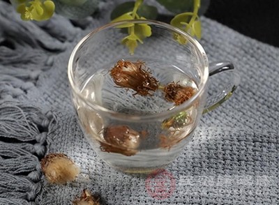 蒲公英全草均可入药,性寒、味苦甘,归肝、胃经 蒲公英全草均可入药,性寒、味苦甘,归肝、胃经