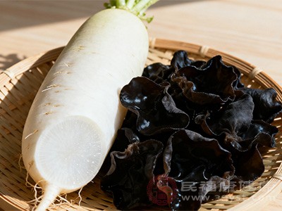 白萝卜与木耳看似是健康食材的搭配