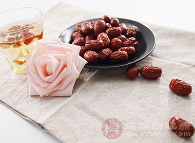 血糖的急剧升高会使身体分泌更多的胰岛素来降低血糖