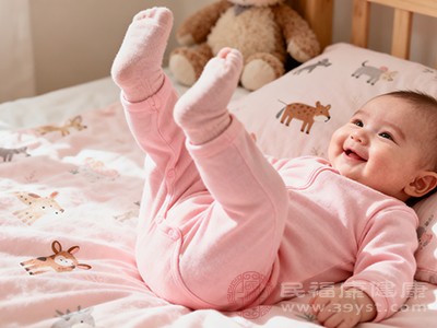 运动能够促进宝宝肠胃蠕动，帮助排气