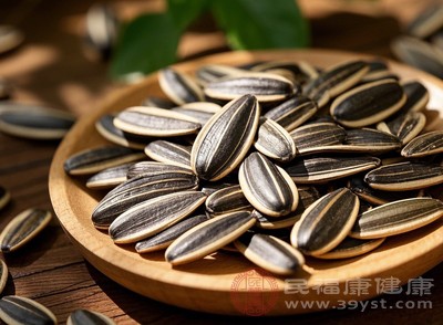 优先选择原味瓜子,减少盐焗、奶油等高盐高糖口味瓜子的摄入 优先选择原味瓜子,减少盐焗、奶油等高盐高糖口味瓜子的摄入