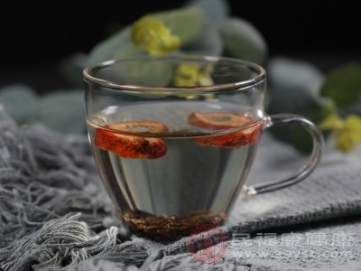 山楂干泡水天天喝 先看这波利弊