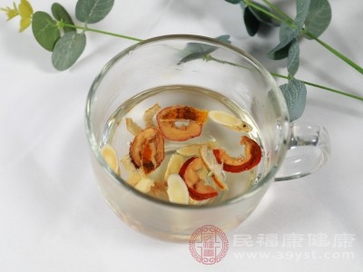 每天饮用山楂干泡水