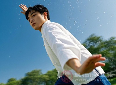 推荐选择散步、慢跑、太极拳、八段锦等有氧运动,每周运动3-5次,每次30-40分钟,运动强度以心率不超过(170-年龄)次/分钟为宜 推荐选择散步、慢跑、太极拳、八段锦等有氧运动,每周运动3-5次,每次30-40分钟,运动强度以心率不超过(170-年龄)次/分钟为宜