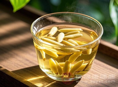 麥冬甘、微苦，微寒，歸心、肺、胃經(jīng)，能養(yǎng)陰潤肺、益胃生津、清心除煩