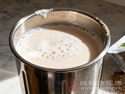 喜欢喝牛奶或植物奶的朋友，不妨试试自制亚麻籽奶