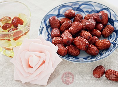 紅棗是春天滋補(bǔ)身體的佳品，具有補(bǔ)中益氣、養(yǎng)血安神的作用