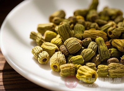 感冒發(fā)熱時食用石斛，可能會使邪氣留戀體內(nèi)