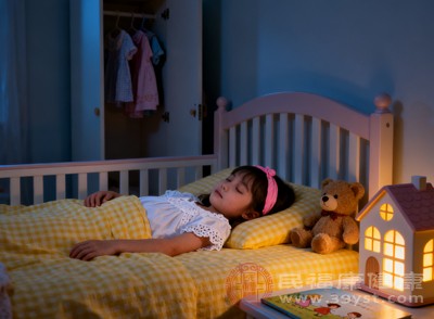 1-2小时的午睡能让孩子的身体和大脑得到充分休息 1-2小时的午睡能让孩子的身体和大脑得到充分休息