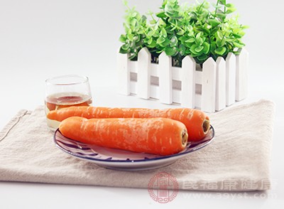 生吃胡萝卜最大的优势在于能够最大程度地保留其中的水溶性维生素