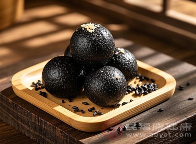 黑芝麻富含维生素E、芝麻素、花青素等抗氧化物质 黑芝麻富含维生素E、芝麻素、花青素等抗氧化物质