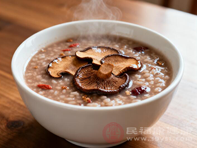 灵芝粥具有健脾益胃、养心安神的功效