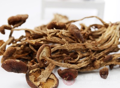 干果每天不超20克,干菜、菌菇适量吃,谷物可替代部分精米白面作主食,避免过量增加身体负担 干果每天不超20克,干菜、菌菇适量吃,谷物可替代部分精米白面作主食,避免过量增加身体负担