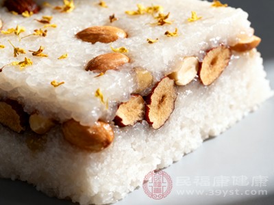 空腹时，糯米对胃黏膜的刺激较大；睡前食用则会因消化缓慢影响睡眠质量