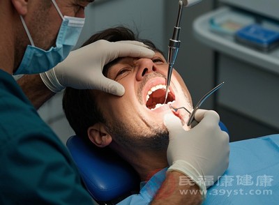 医生可以通过检查发现牙齿是否出现新的龋坏、牙龈是否再次出现炎症等情况