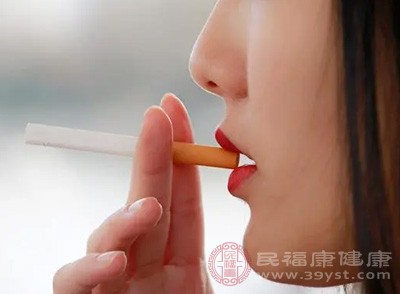 抽烟会导致身体处于慢性炎症状态，促使炎症因子释放