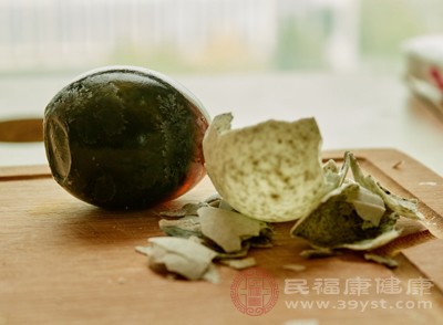 传统工艺制作的皮蛋在制作过程中会使用到含铅的物质