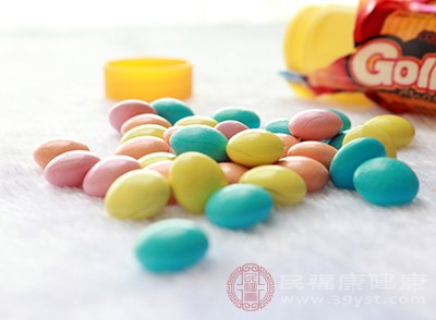 要避免过度摄入高糖食物,如糖果、蛋糕、甜饮料等 要避免过度摄入高糖食物,如糖果、蛋糕、甜饮料等