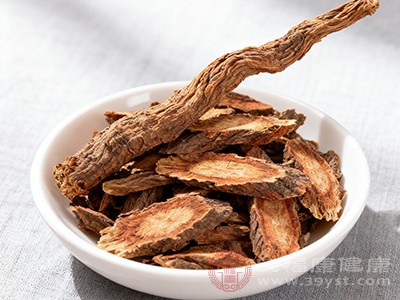 对于患有胃溃疡、胃炎等慢性胃肠道疾病的患者，丹参的刺激可能会加重病情