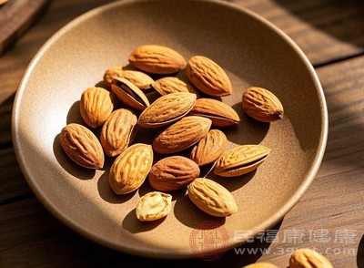 巴旦木学名为扁桃仁，属于蔷薇科桃属扁桃亚属