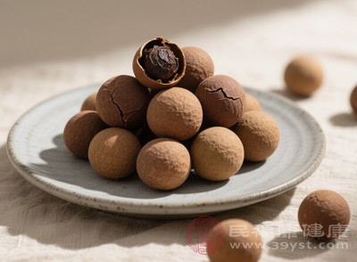 桂圆干最经典的吃法，非直接食用莫属