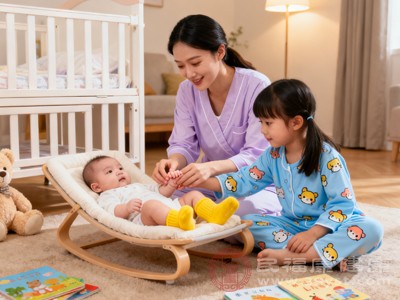 除卧床外,可在床边进行简单活动,如坐起、在家人搀扶下缓慢站立1-2分钟,每日2-3次,以不疲劳为宜 除卧床外,可在床边进行简单活动,如坐起、在家人搀扶下缓慢站立1-2分钟,每日2-3次,以不疲劳为宜