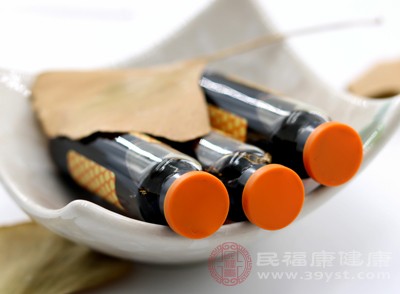 酸奶中的蛋白质和钙可能与补充剂中的金属离子结合，形成不溶性化合物，降低补充剂的吸收率