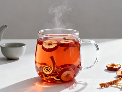 山楂行气散瘀，陈皮理气健脾、燥湿化痰