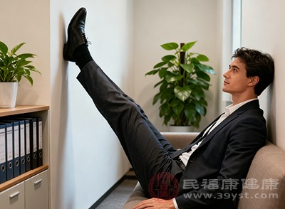 小腿会出现明显肿胀