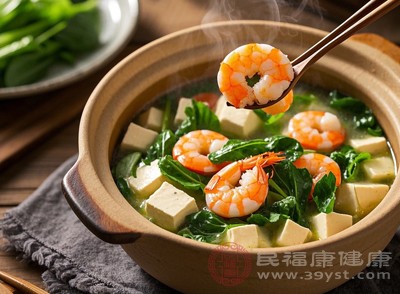 豆腐为植物蛋白,搭配多种蔬菜(番茄、金针菇、青菜)煮成汤,温热暖胃 豆腐为植物蛋白,搭配多种蔬菜(番茄、金针菇、青菜)煮成汤,温热暖胃