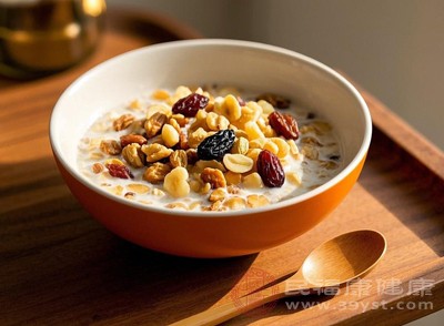 燕麦片富含膳食纤维、蛋白质以及多种维生素和矿物质
