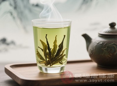 苦丁茶性寒,味苦、甘,具有疏风清热、明目生津的功效 苦丁茶性寒,味苦、甘,具有疏风清热、明目生津的功效