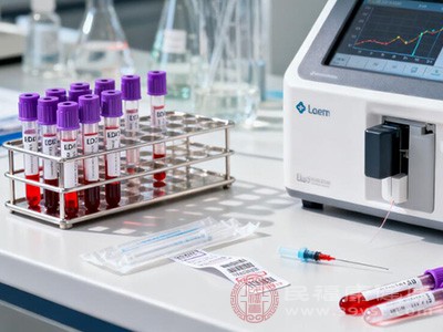 细菌入侵人体后，会引发免疫反应，导致快速C反应蛋白升高