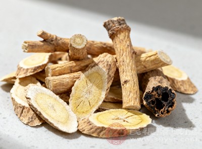 黄芪具有补气固表、增强免疫力的功效 黄芪具有补气固表、增强免疫力的功效