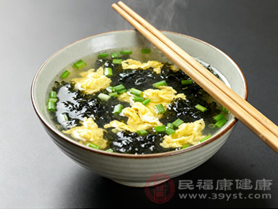 紫菜蛋花汤热量比较低,每100克紫菜蛋花汤的热量仅约30大卡左右 紫菜蛋花汤热量比较低,每100克紫菜蛋花汤的热量仅约30大卡左右