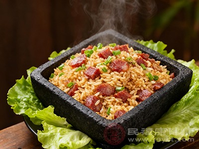 腊肠的咸香与米饭完美融合,简单又好吃 腊肠的咸香与米饭完美融合,简单又好吃