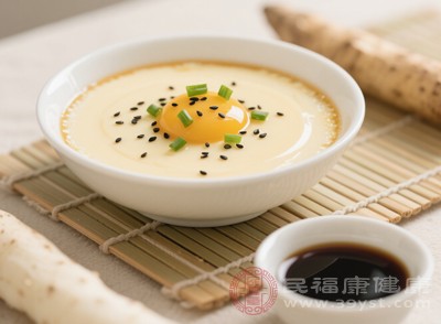 感冒期间食欲不佳的患者,可以将鸡蛋做成鸡蛋羹、蛋花汤等易消化的形式 感冒期间食欲不佳的患者,可以将鸡蛋做成鸡蛋羹、蛋花汤等易消化的形式